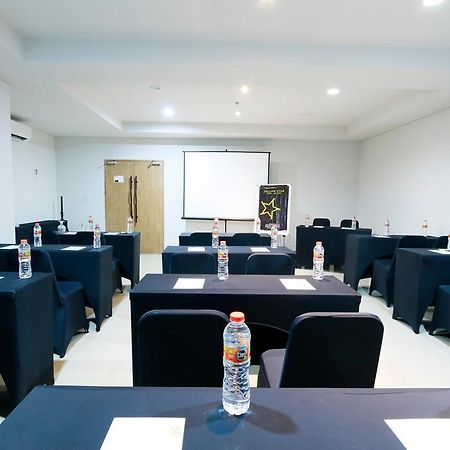 Yellow Star Gejayan Hotel Kejayan Exterior photo