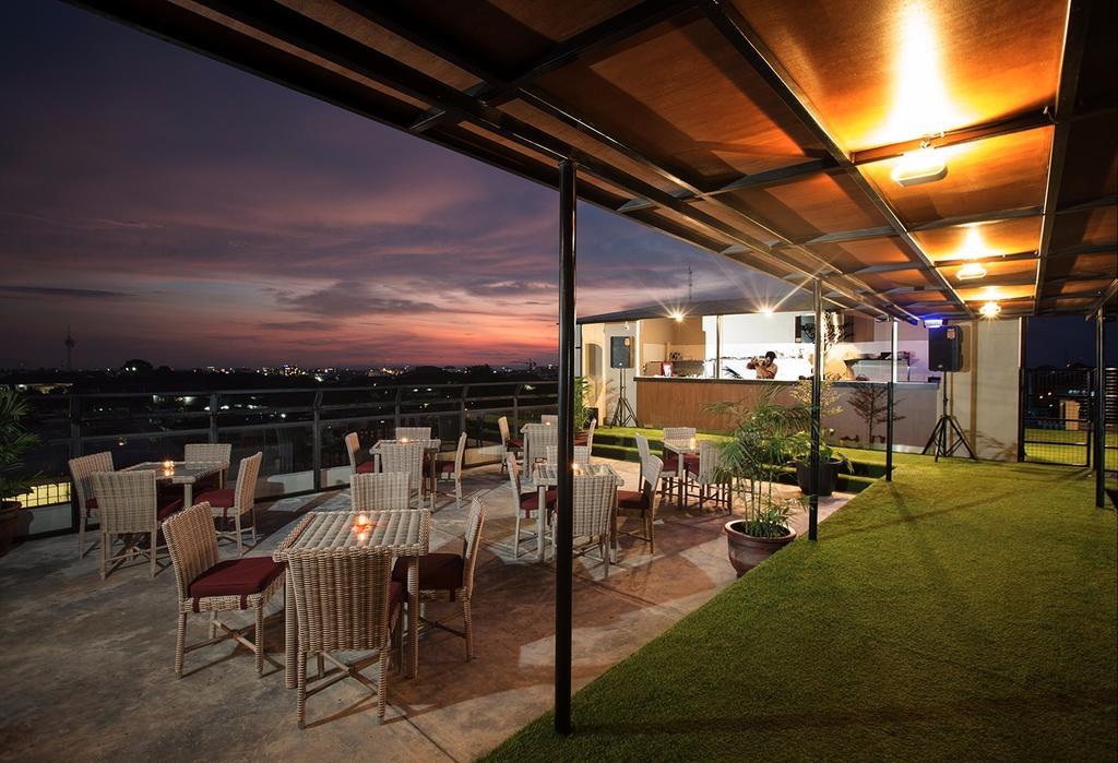 Yellow Star Gejayan Hotel Kejayan Exterior photo