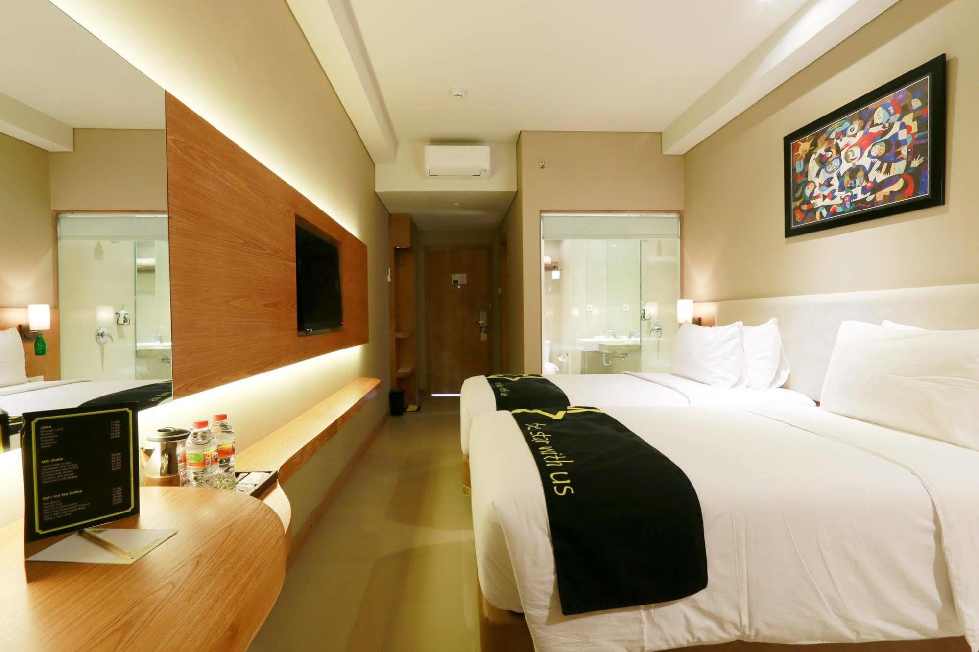 Yellow Star Gejayan Hotel Kejayan Exterior photo