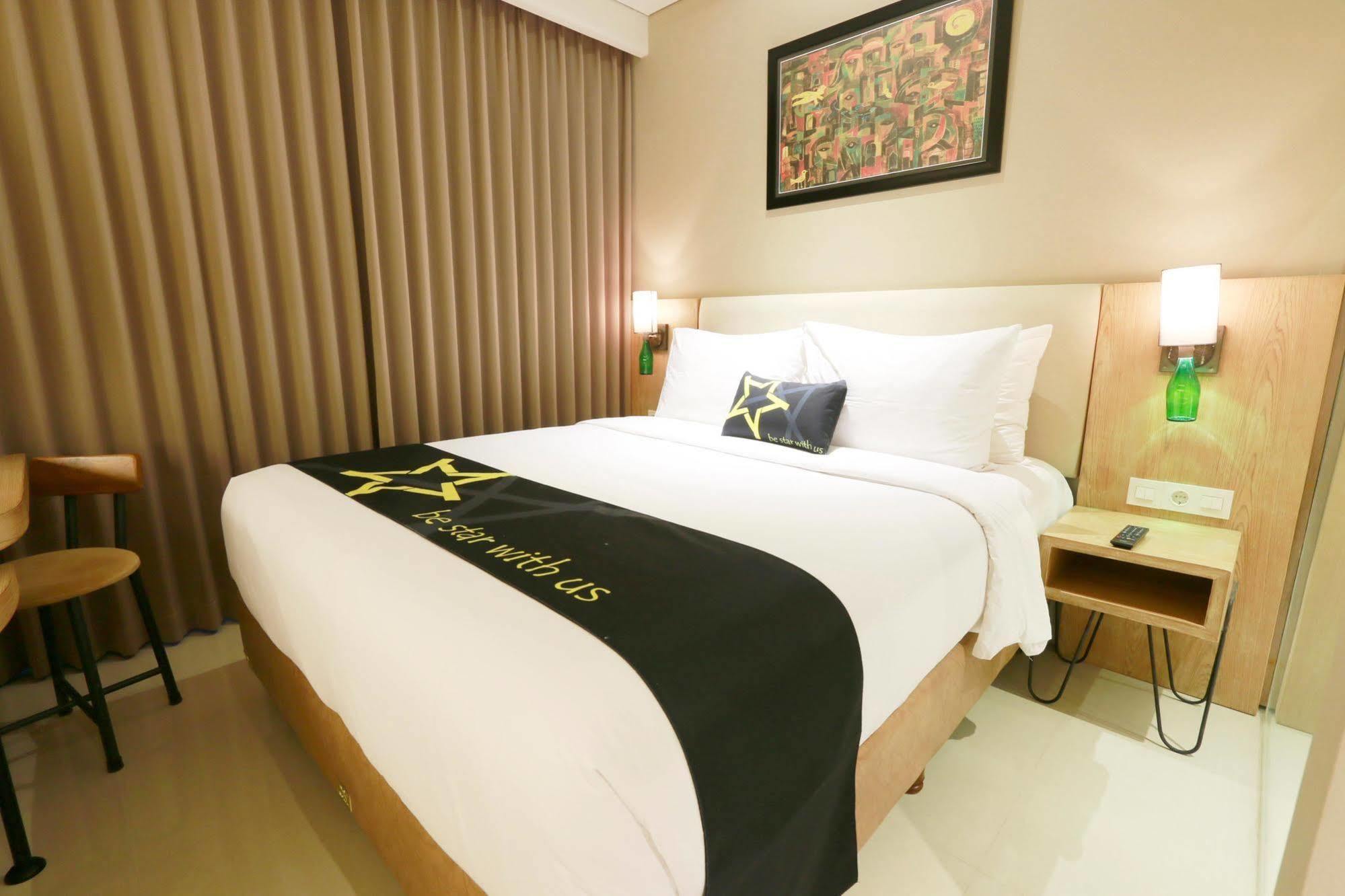 Yellow Star Gejayan Hotel Kejayan Exterior photo