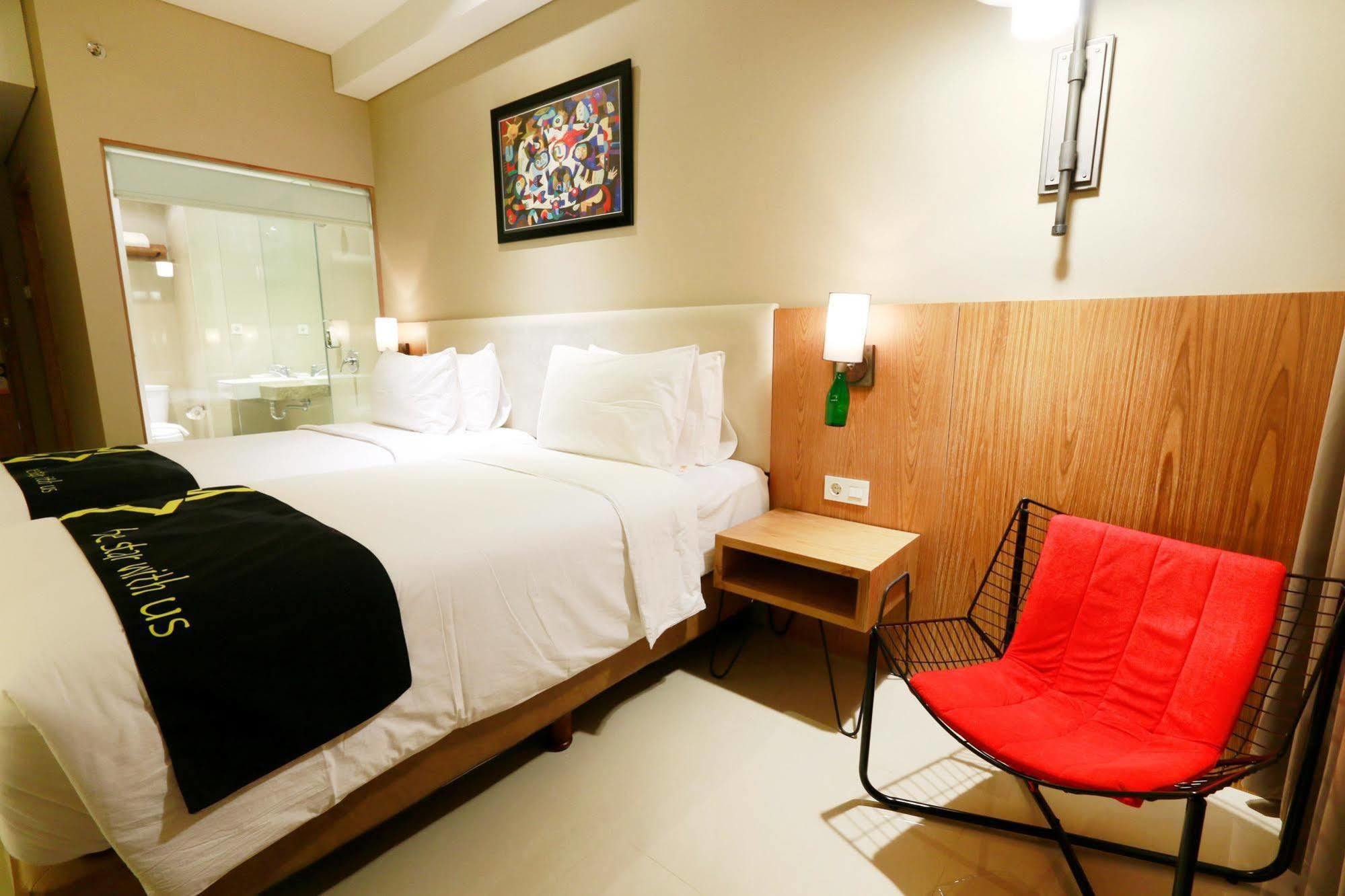 Yellow Star Gejayan Hotel Kejayan Exterior photo